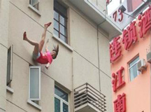 悲剧！黑龙江高二女生与母亲争执跳楼身亡，其亲随后上吊身亡