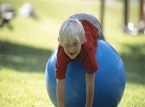 运动能够促进孩子身心智能的全面发展