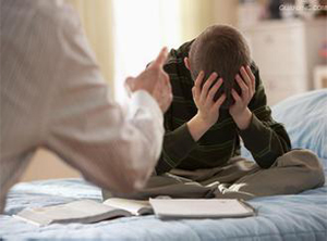 父母应该怎样看待和对待孩子青春期的逆反心理？