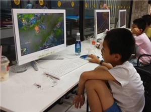 孩子迷恋网络游戏怎么办  指责换不来好孩子