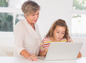 父母如何引导孩子明白上网成瘾的危害？