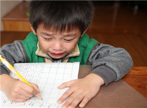 中学生厌学不爱学习怎么办？给孩子挖坑让他跳吧！