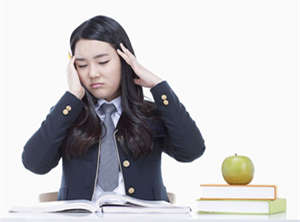 期望大致中学生产生心理压力和厌学情绪，老师还会这样做吗？