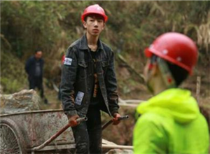 太揪心！孩子暴躁只能送去山区体验生活