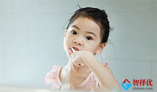 宝宝五岁了，牙齿缺了一大块！应该如何引导宝宝注意口腔卫生？