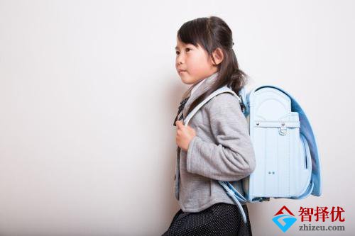 如何避免孩子成为“无能之辈”，使孩子顺利成才呢？