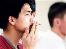 发现初中的孩子抽烟怎么办？