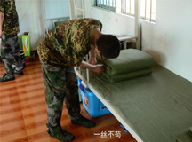 湖南校园环境最好的十大正规网瘾学校，其中一所学校的锦旗挂满了整个房间