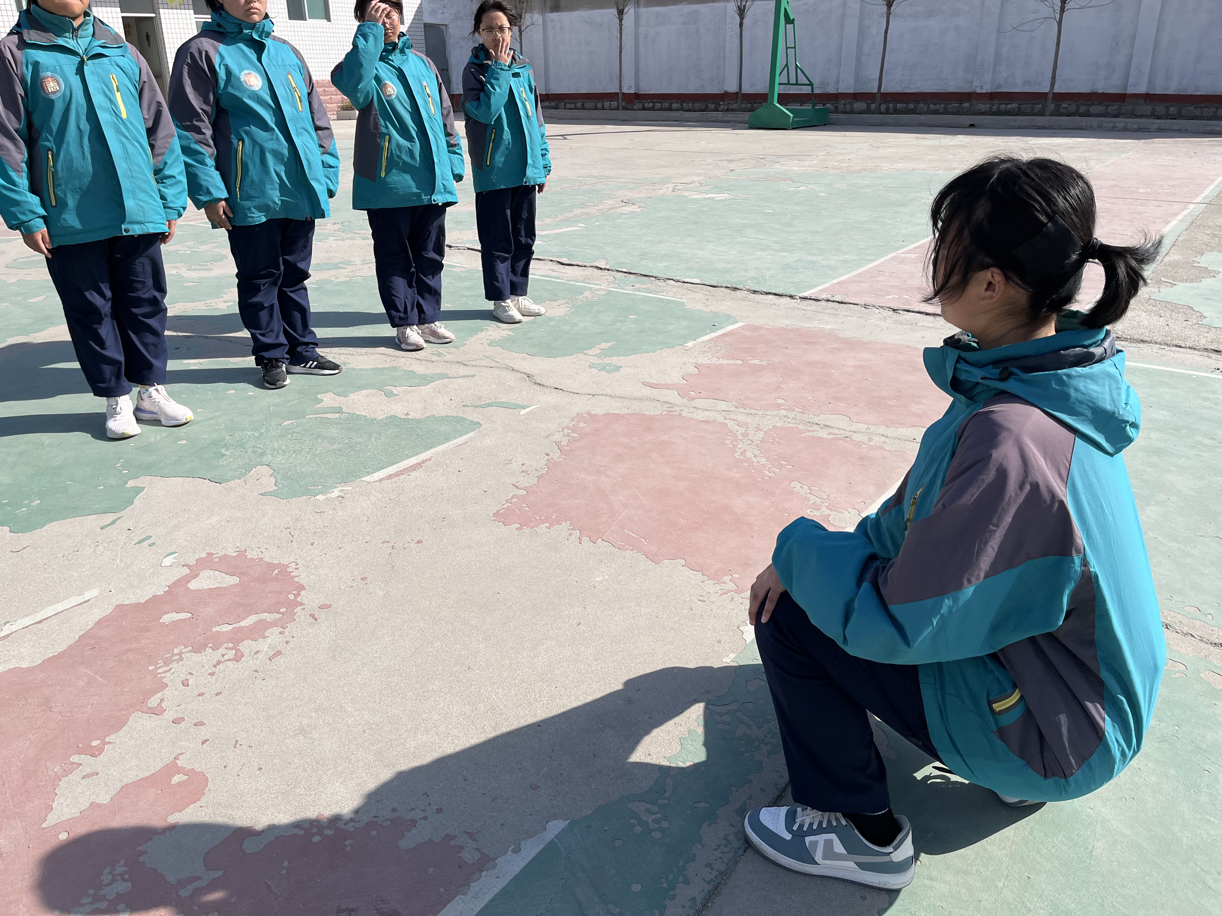 济南济阳初中封闭学校：15岁女孩嫉妒同学成绩好 家长怎么教育