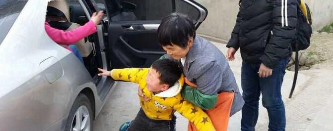 <b>“你们不能这样对我”留守孩子的苦谁知道</b>