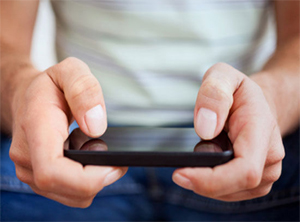 孩子手机游戏成瘾 手机游戏玩家要注意手指健康
