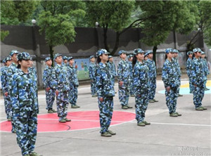 强制性戒网瘾学校黑幕疑云：送进全封闭式特训学校的孩子会逃跑吗？