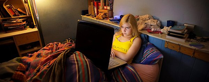 <b>家长应该如何帮助孩子摆脱网络成瘾状态？</b>