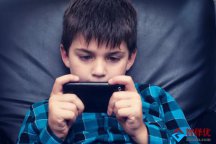15岁中学生沉迷手机游戏导致左眼失明！家长该怎么预防？