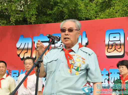 抗战老兵与师生同上一课