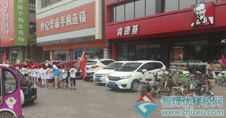 山东小学生围堵抵制肯德基 扭曲的爱国教育对孩子弊大于利