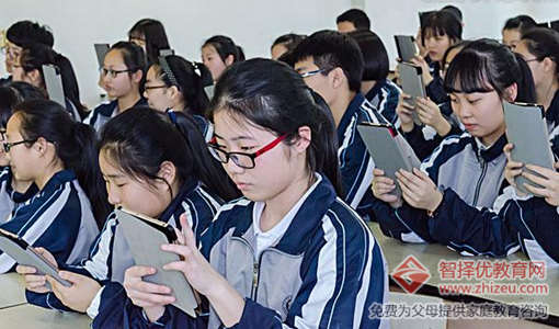 高三学生厌学情绪严重导致辍学.jpg 如何帮助初中生克服厌学情绪.jpg