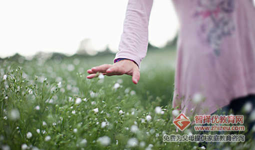 中学生孩子怎样克服自卑心理.jpg 中学生因为自卑心理产生厌学情绪.jpg