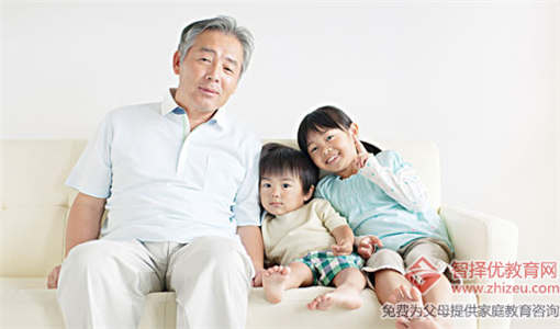 隔代抚养的弊端有哪些.jpg 多陪伴孩子杜绝隔代抚养的弊端给孩子安全感.jpg