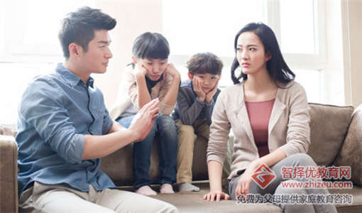 父母不和睦使家庭缺乏温暖会造成孩子亲情冷漠.jpg