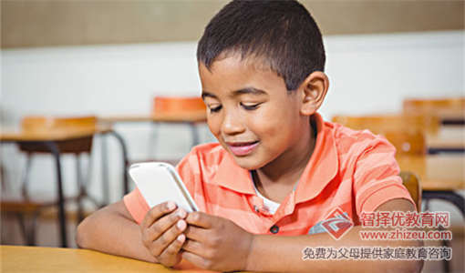 孩子沉迷手机游戏导致网络成瘾.jpg