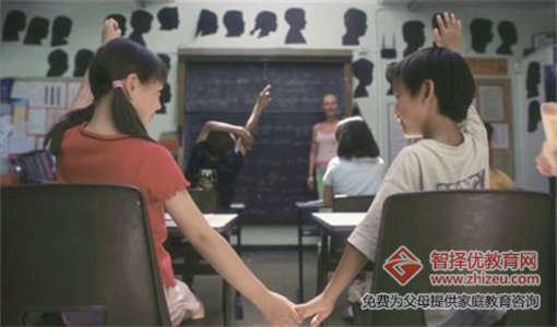 孩子的早恋教育应该怎么用家庭教育方法纠正.jpg