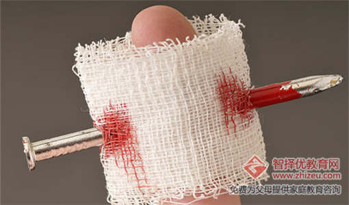 孩子自残自闭症因为学习压力大导致.jpg