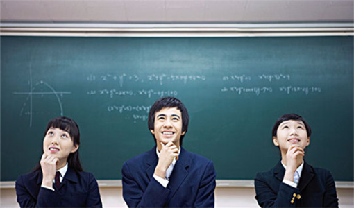 临近暑假独留孩子在家发现孩子早恋.jpg