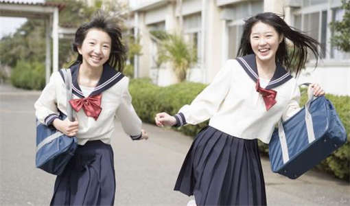 暑假带孩子旅游可以帮助孩子学习.jpg