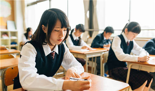 孩子早恋如何进行早恋教育.jpg