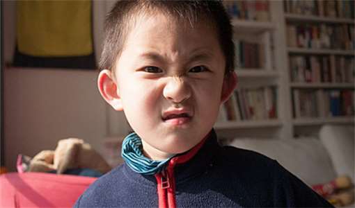 单亲家庭导致孩子的自卑如何解决