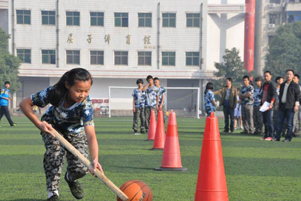 湖南全封闭军事化学校操场.jpg