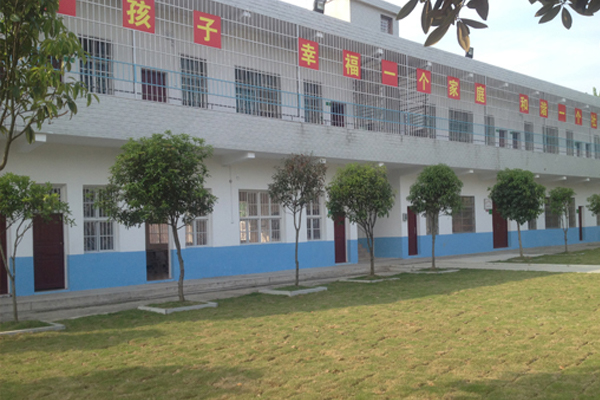 1536311067421109.jpg 湖南封闭式管理学校校园环境.jpg