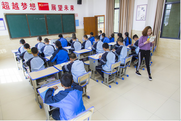 湖南问题少年特训学校学堂实景.jpg