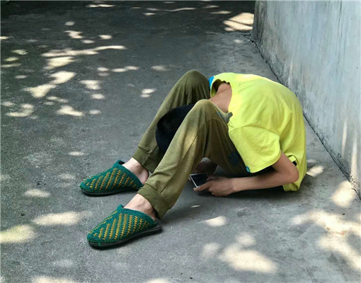 沉迷手机游戏贻害终生2.jpg