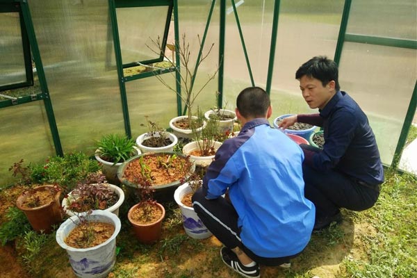 孩子青春期性格叛逆该怎么办？.jpg